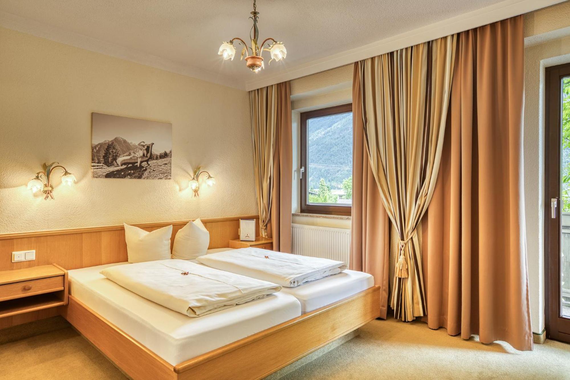 Hotel Zum Lamm Tarrenz Eksteriør bilde